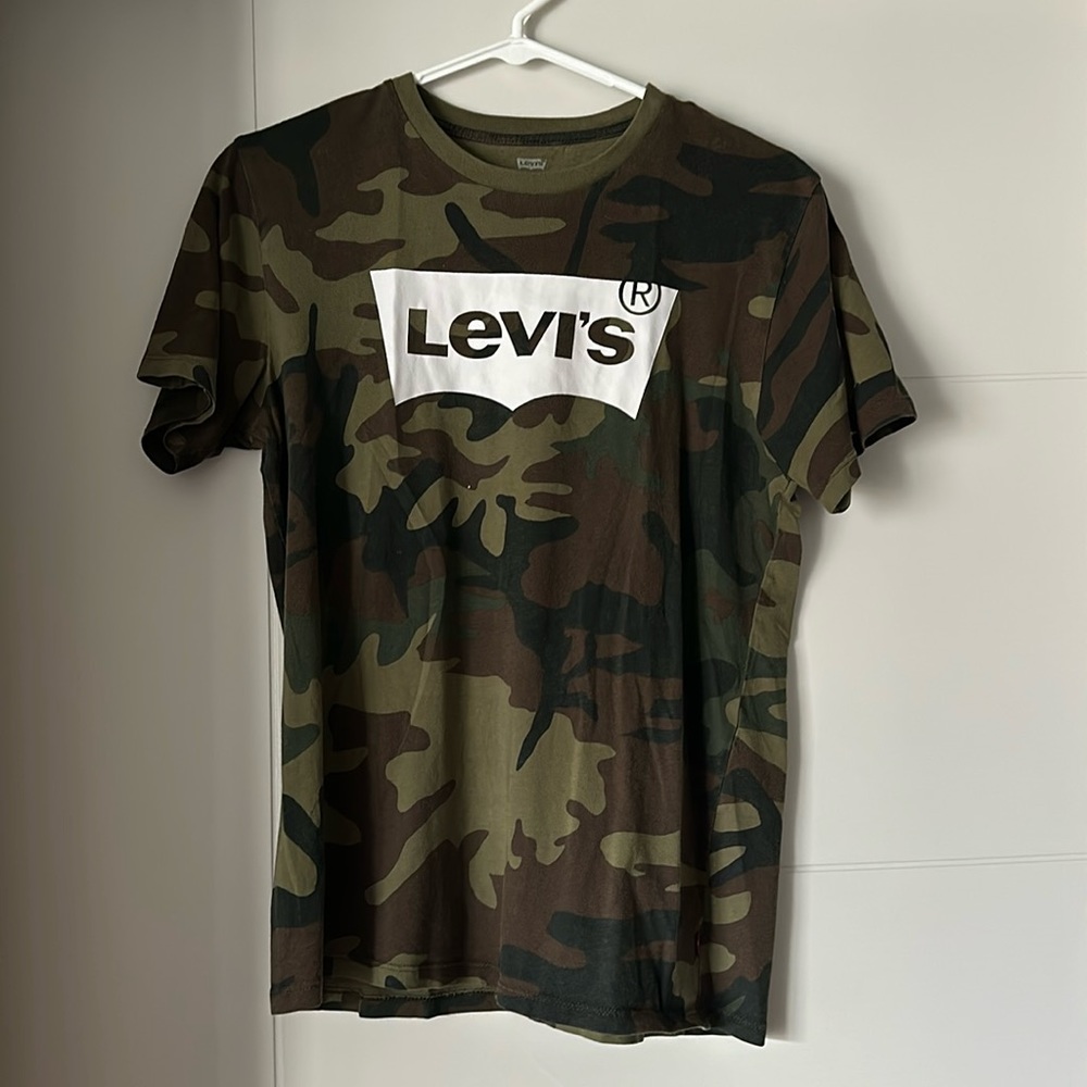 Small Levi t-shirt